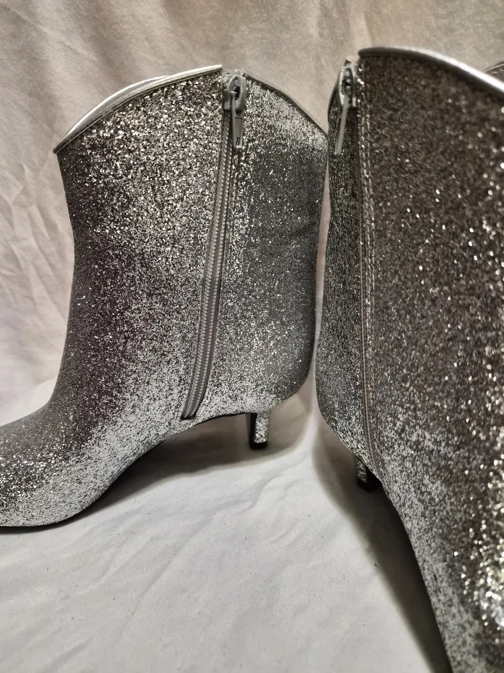 On 43th Aatira Silver Glitter Ankle Boot With Kitten Heel NWOT